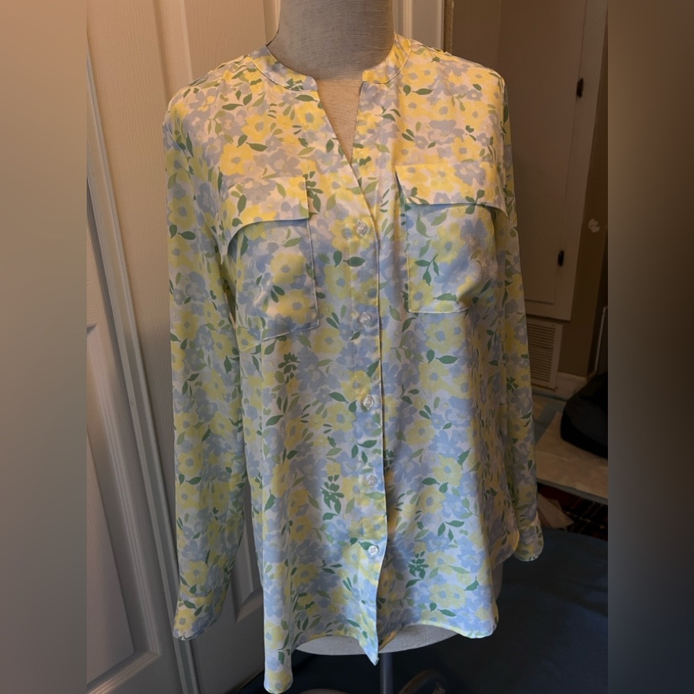 NWOT. Calvin Klein Floral Blouse Top Button Down Size S.